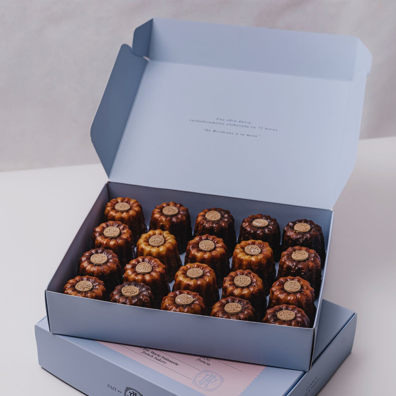 Canelés Rellenos de Chocolate Francés