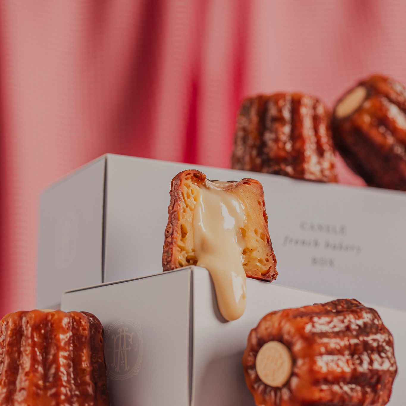 Canelés Rellenos de Manjar Blanco